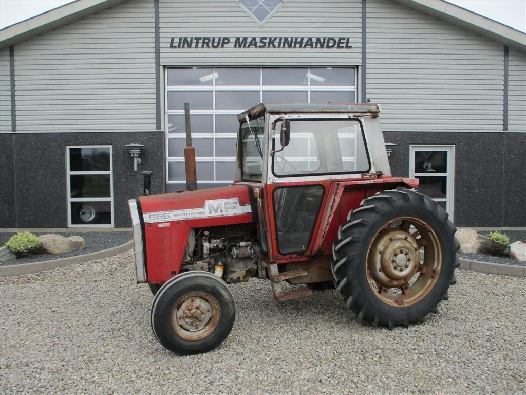 Traktor du type Massey Ferguson 565 Med orginal registringsattest til og srvostyrring, Gebrauchtmaschine en Lintrup (Photo 1)