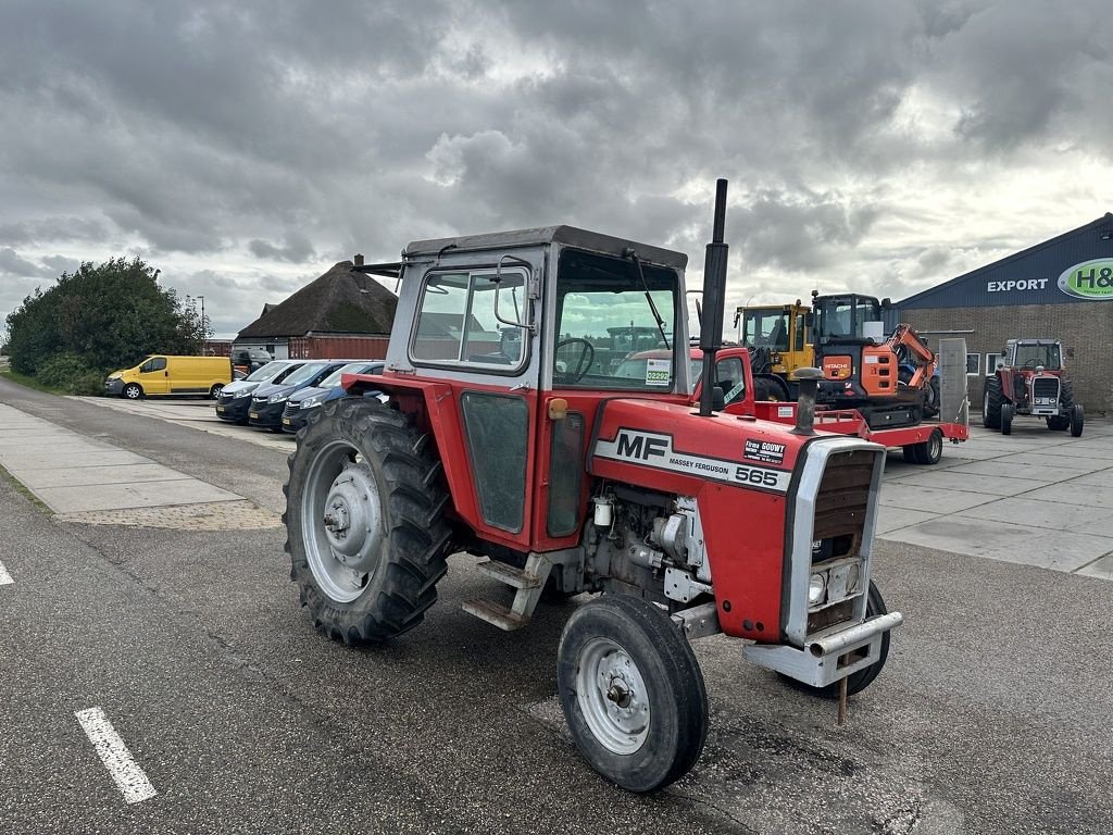 Traktor of the type Massey Ferguson 565, Gebrauchtmaschine in Callantsoog (Picture 3)