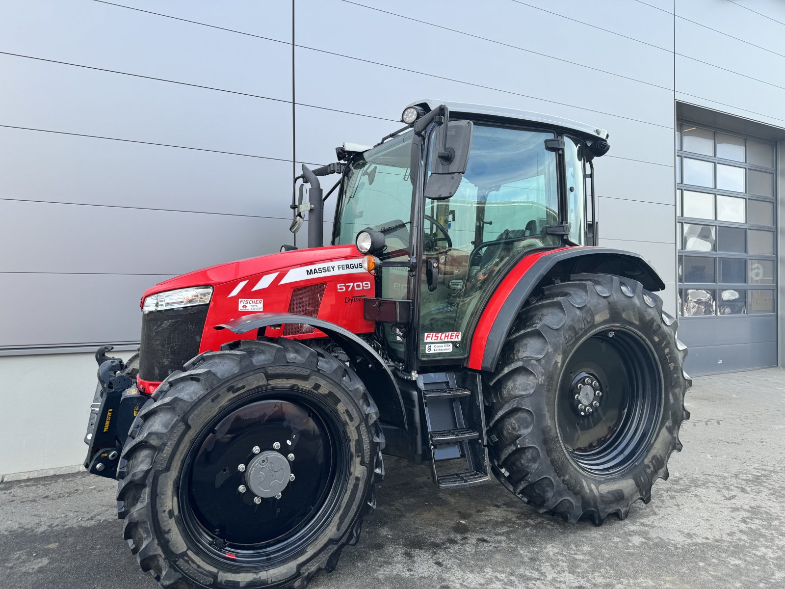 Traktor типа Massey Ferguson 5709, Gebrauchtmaschine в Ingolstadt (Фотография 1)