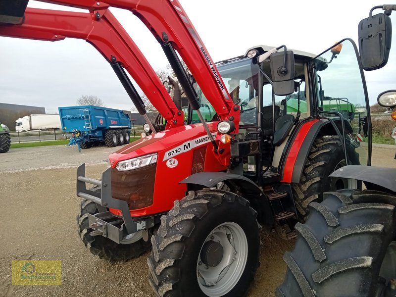 Traktor van het type Massey Ferguson 5710 M Dyna-4, Gebrauchtmaschine in Tegernbach (Foto 1)