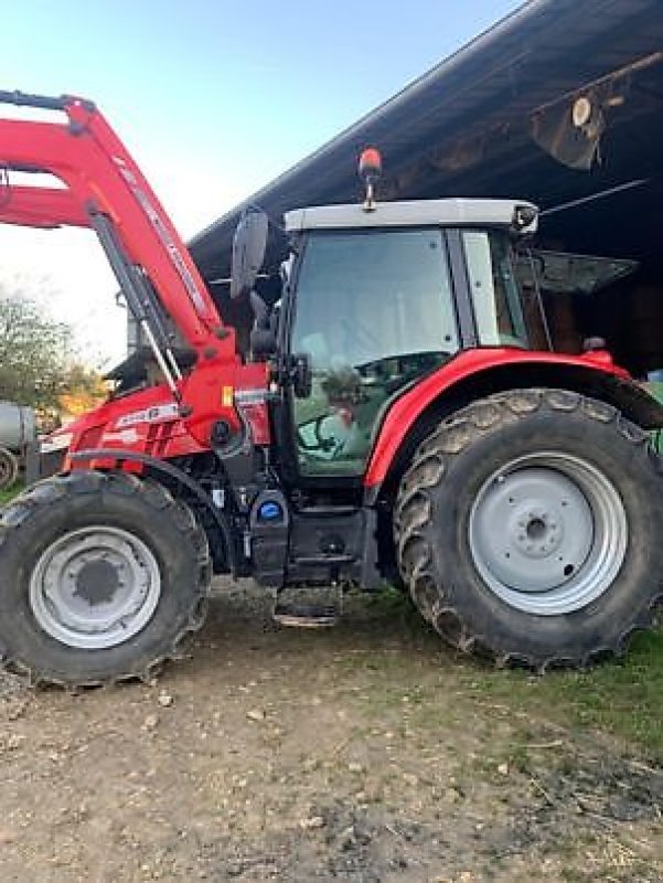 Traktor des Typs Massey Ferguson 5710S, Gebrauchtmaschine in Muespach (Bild 2)