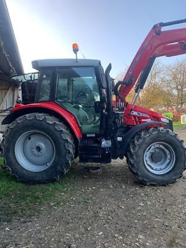 Traktor des Typs Massey Ferguson 5710S, Gebrauchtmaschine in Muespach (Bild 1)