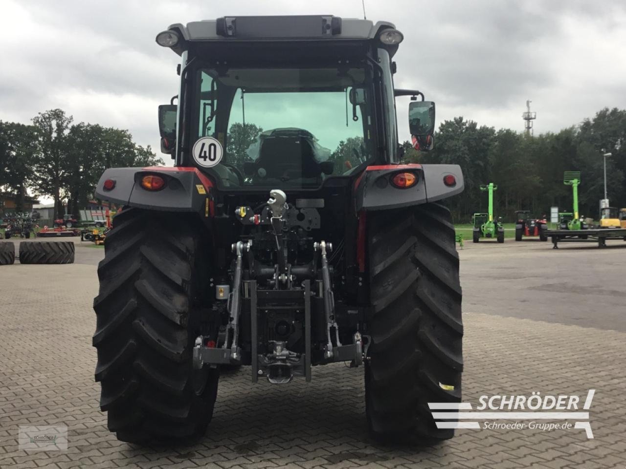 Traktor typu Massey Ferguson 5711 CAB DYNA-4 ESSENTIAL, Neumaschine v Lastrup (Obrázek 3)