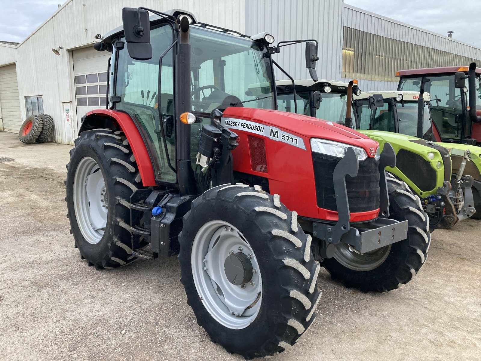 Traktor typu Massey Ferguson 5711 ESSENTIAL MR, Gebrauchtmaschine v VAROIS & CHAIGNOT (Obrázok 4)