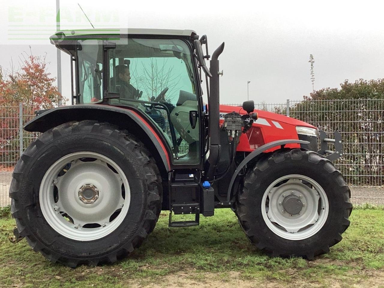 Traktor des Typs Massey Ferguson 5711 Global - HOT DEAL, Gebrauchtmaschine in Hamburg (Bild 4)