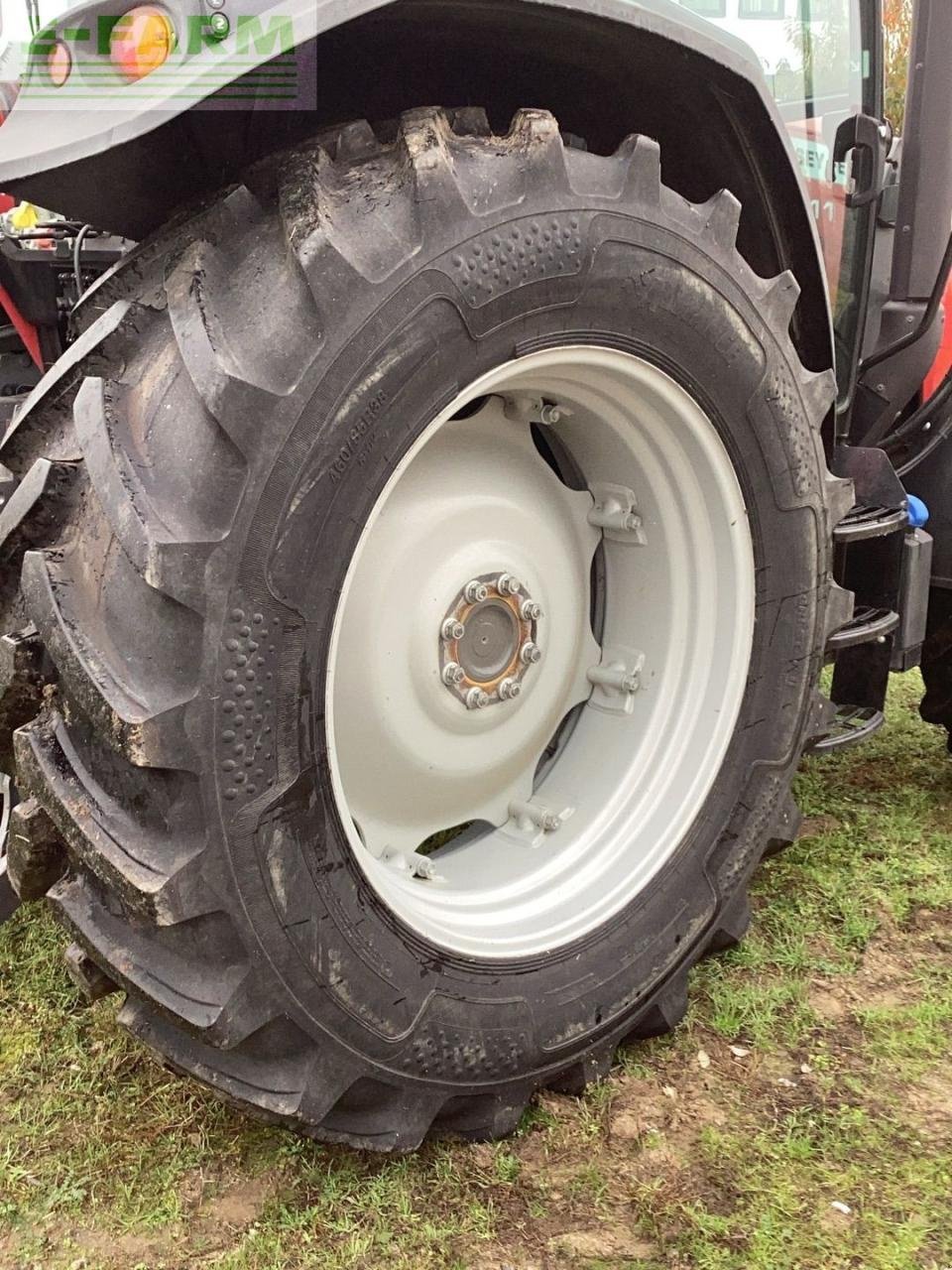 Traktor typu Massey Ferguson 5711 Global, Gebrauchtmaschine v Hamburg (Obrázok 18)