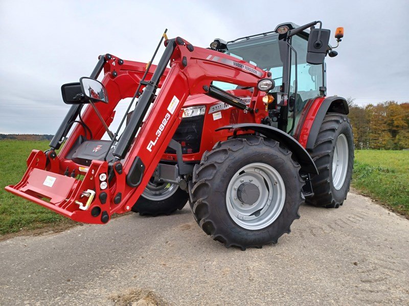 Traktor tip Massey Ferguson 5711 M D4, Ausstellungsmaschine in Hindelbank (Poză 1)