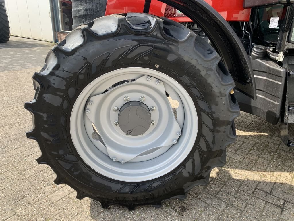 Traktor του τύπου Massey Ferguson 5711-M DYNA-4, Neumaschine σε MARIENHEEM (Φωτογραφία 11)