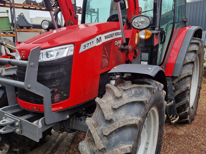 Traktor van het type Massey Ferguson 5711 M Dyna 4, Gebrauchtmaschine in Bad Sobernheim