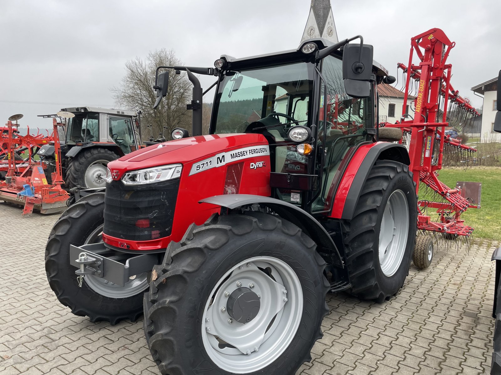 Traktor του τύπου Massey Ferguson 5711 M, Neumaschine σε Amerang (Φωτογραφία 1)