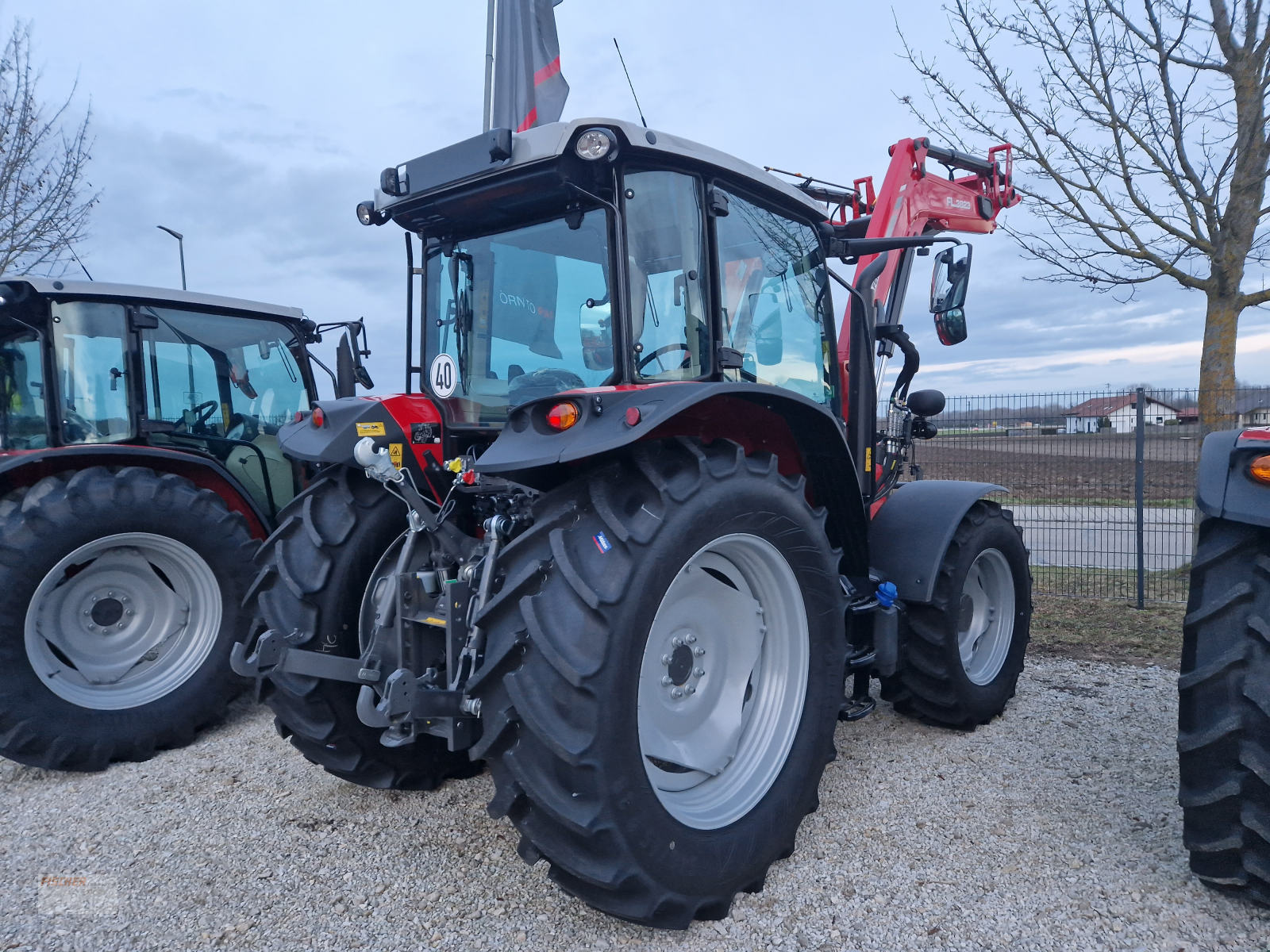 Traktor tipa Massey Ferguson 5711 MR, Neumaschine u Pfoerring (Slika 3)