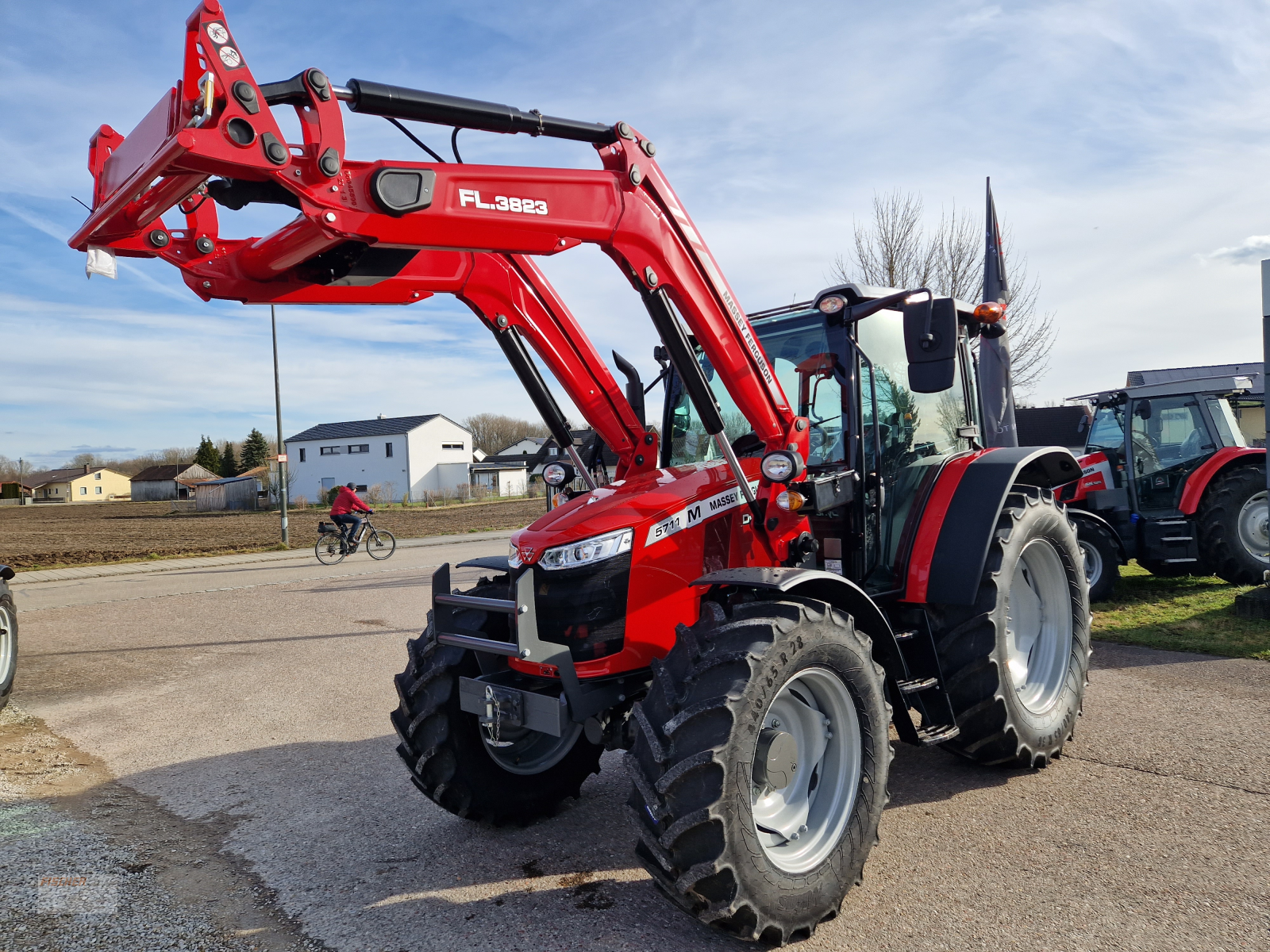 Traktor del tipo Massey Ferguson 5711 MR, Neumaschine en Pfoerring (Imagen 5)