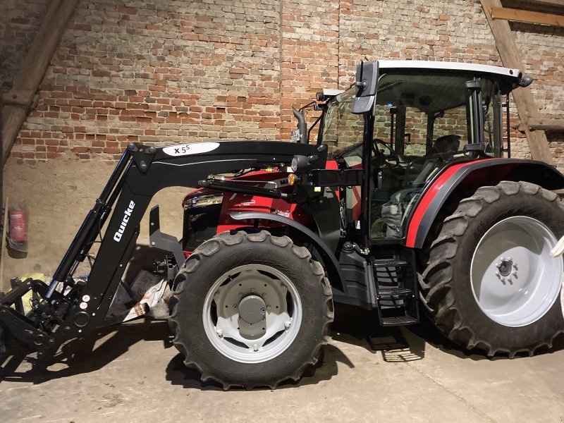 Traktor des Typs Massey Ferguson 5711 MR, Gebrauchtmaschine in Jübar (Bild 1)