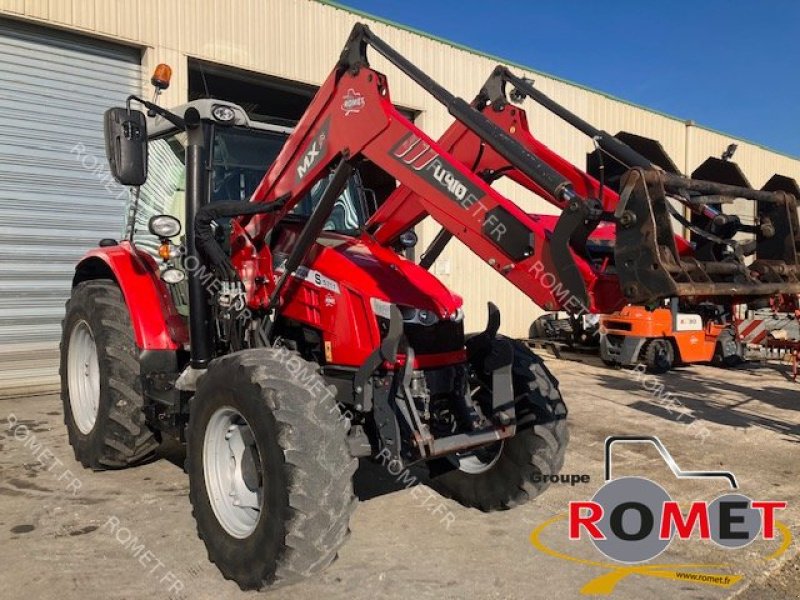 Traktor типа Massey Ferguson 5711 S D6 EF DX, Gebrauchtmaschine в Gennes sur glaize (Фотография 2)