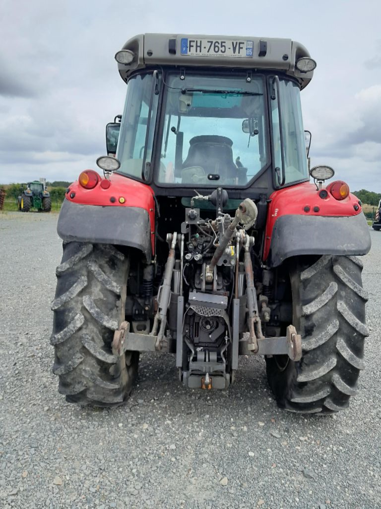 Traktor Türe ait Massey Ferguson 5711 S, Gebrauchtmaschine içinde BAZOGES EN PAREDS (resim 4)