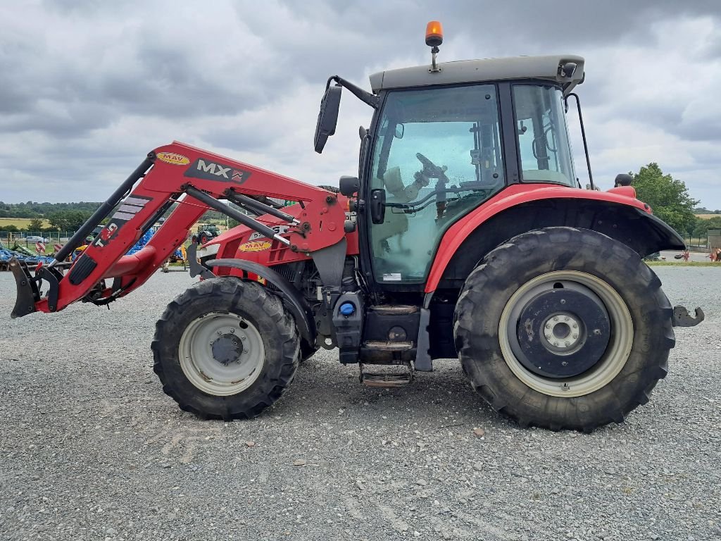 Traktor van het type Massey Ferguson 5711 S, Gebrauchtmaschine in BAZOGES EN PAREDS (Foto 5)