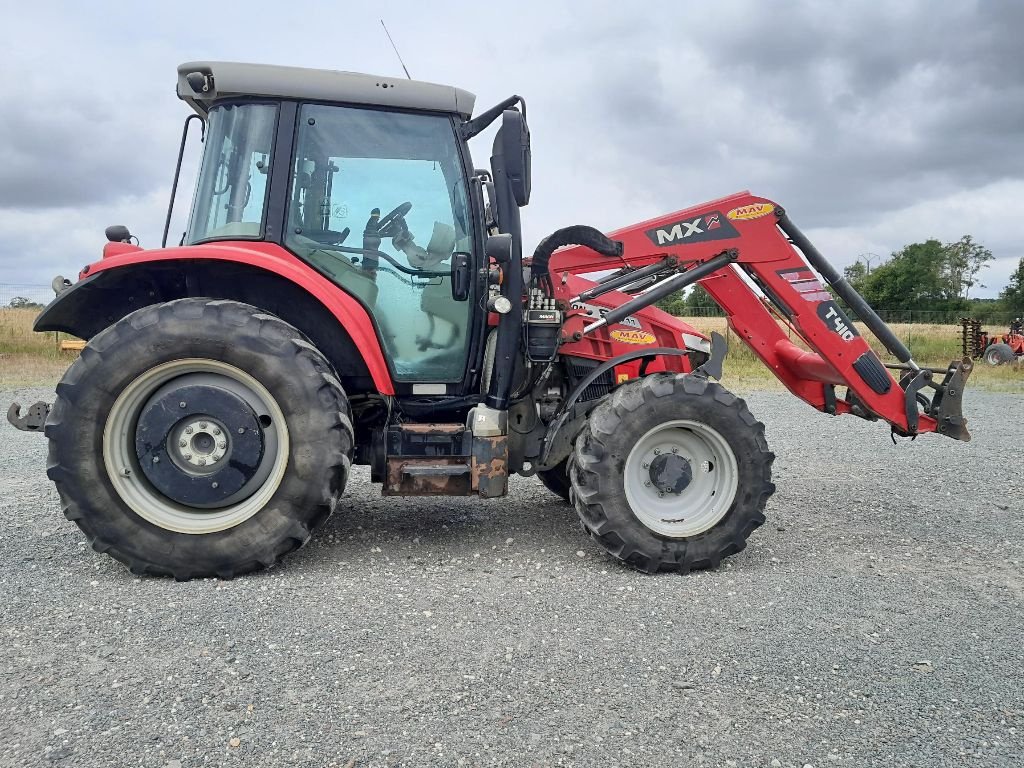 Traktor des Typs Massey Ferguson 5711 S, Gebrauchtmaschine in BAZOGES EN PAREDS (Bild 7)