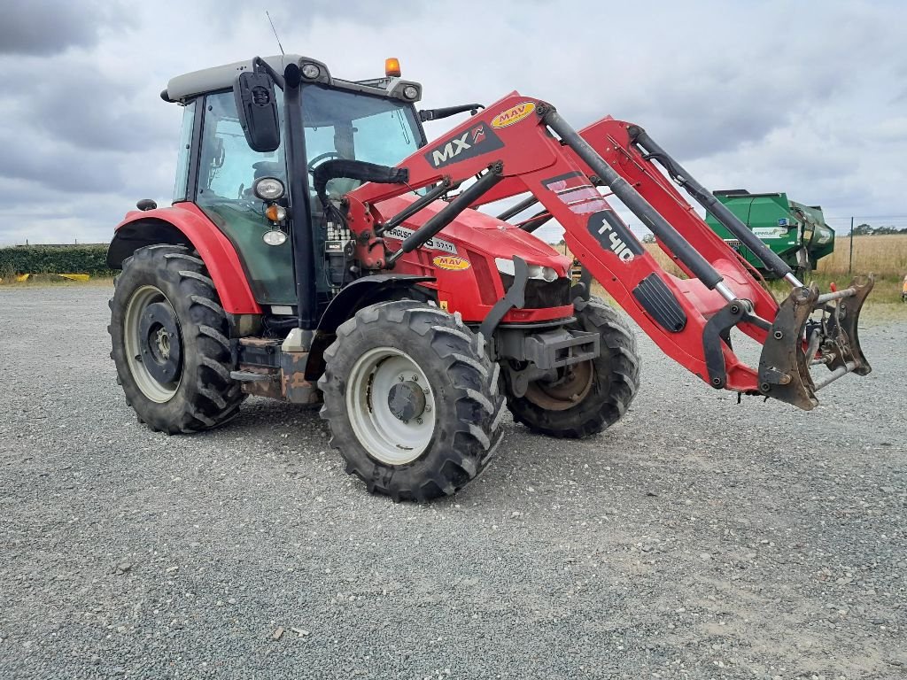 Traktor Türe ait Massey Ferguson 5711 S, Gebrauchtmaschine içinde BAZOGES EN PAREDS (resim 2)