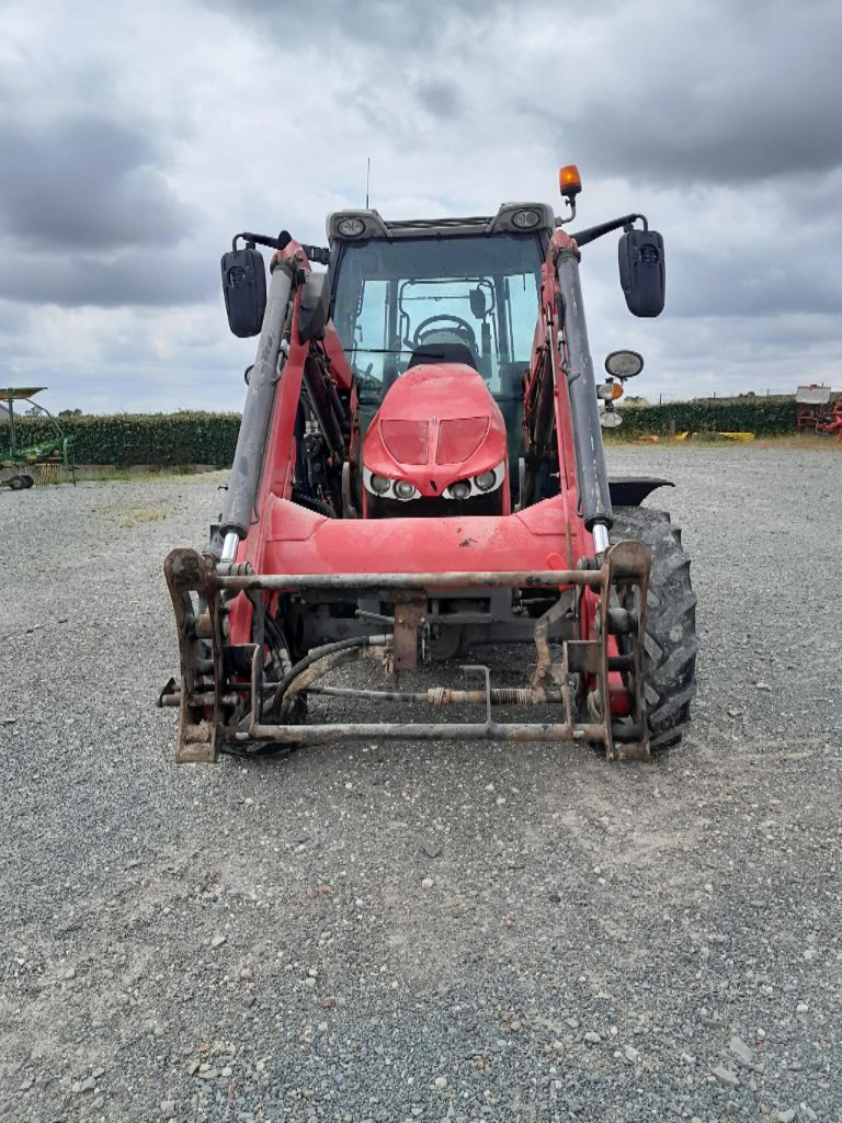 Traktor typu Massey Ferguson 5711 S, Gebrauchtmaschine w BAZOGES EN PAREDS (Zdjęcie 3)