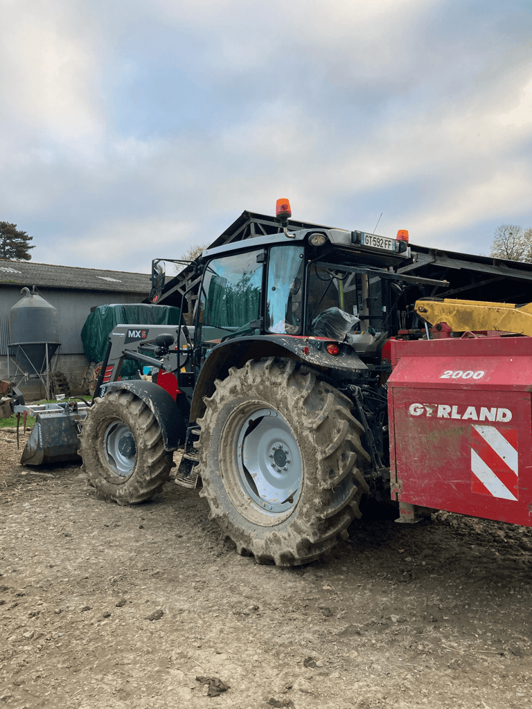 Traktor typu Massey Ferguson 5711, Gebrauchtmaschine v TREMEUR (Obrázek 1)