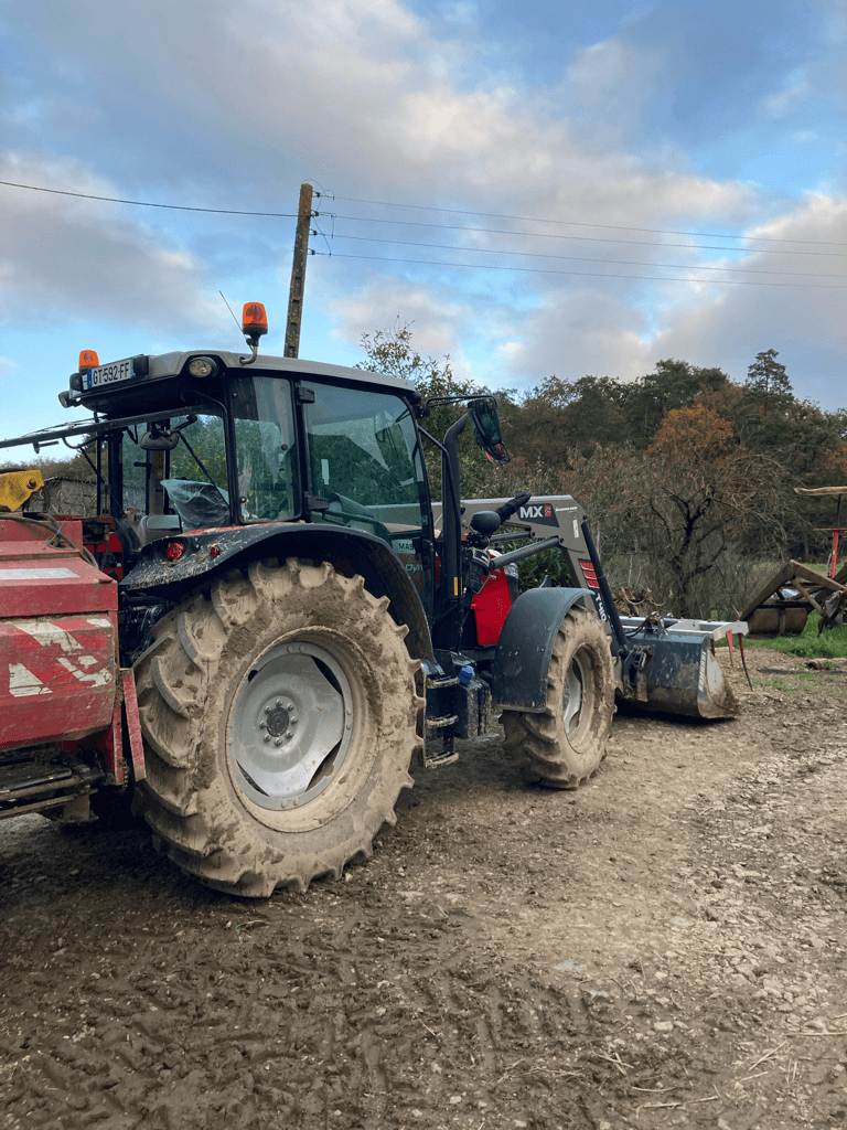 Traktor typu Massey Ferguson 5711, Gebrauchtmaschine v TREMEUR (Obrázek 2)