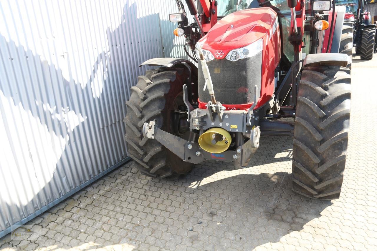 Traktor des Typs Massey Ferguson 5711, Gebrauchtmaschine in Pfreimd (Bild 3)