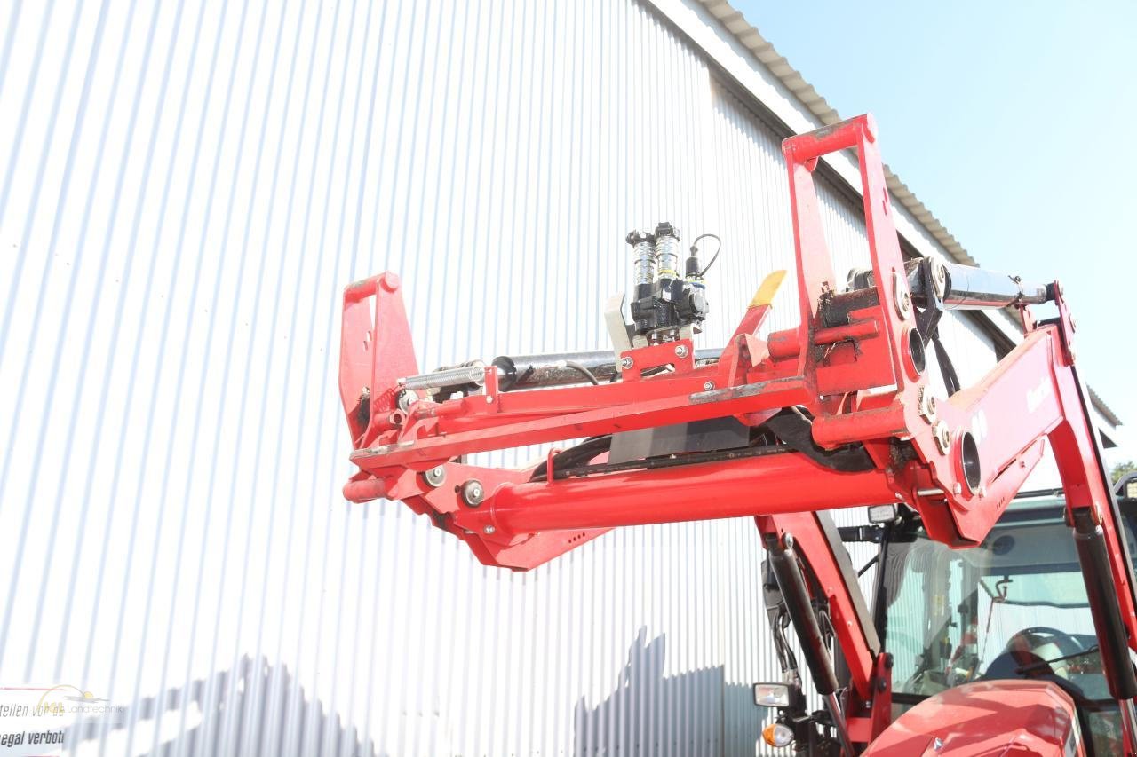 Traktor of the type Massey Ferguson 5711, Gebrauchtmaschine in Pfreimd (Picture 4)