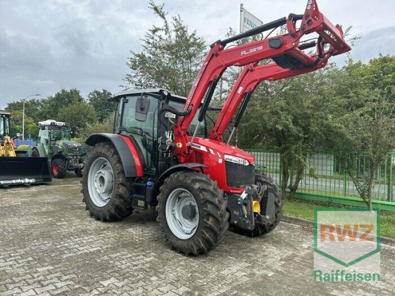 Traktor van het type Massey Ferguson 5711, Gebrauchtmaschine in Geldern (Foto 1)