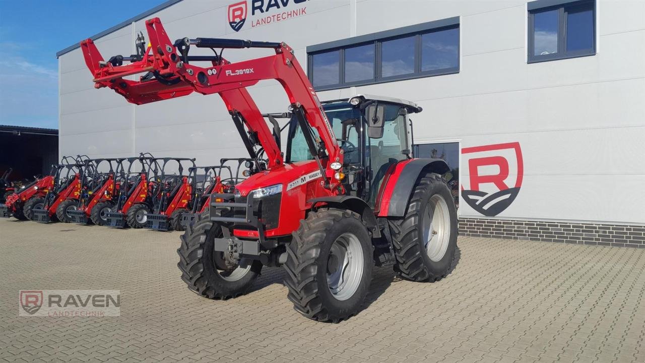 Traktor of the type Massey Ferguson 5711M Cab 4WD Dyna-4, Gebrauchtmaschine in Sulingen (Picture 1)