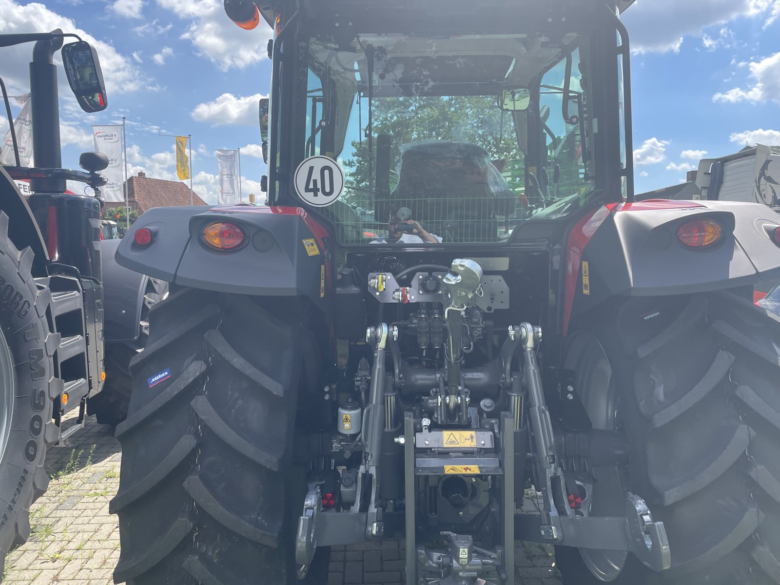 Traktor du type Massey Ferguson 5711M Dyna-4 4WD Cab, Vorführmaschine en Voitze (Photo 4)