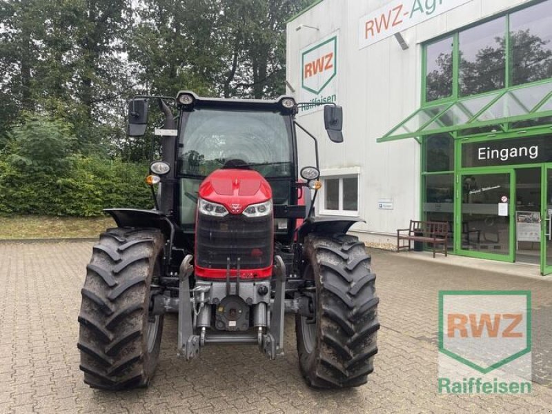 Traktor des Typs Massey Ferguson 5711M, Gebrauchtmaschine in Flammersfeld (Bild 1)