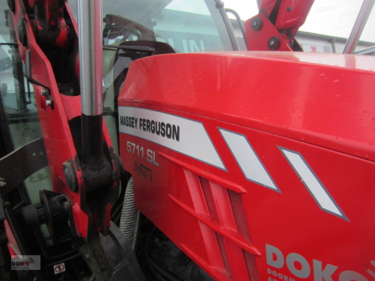 Traktor typu Massey Ferguson 5711SL D4 Efficient, Gebrauchtmaschine v Schoenberg (Obrázok 9)