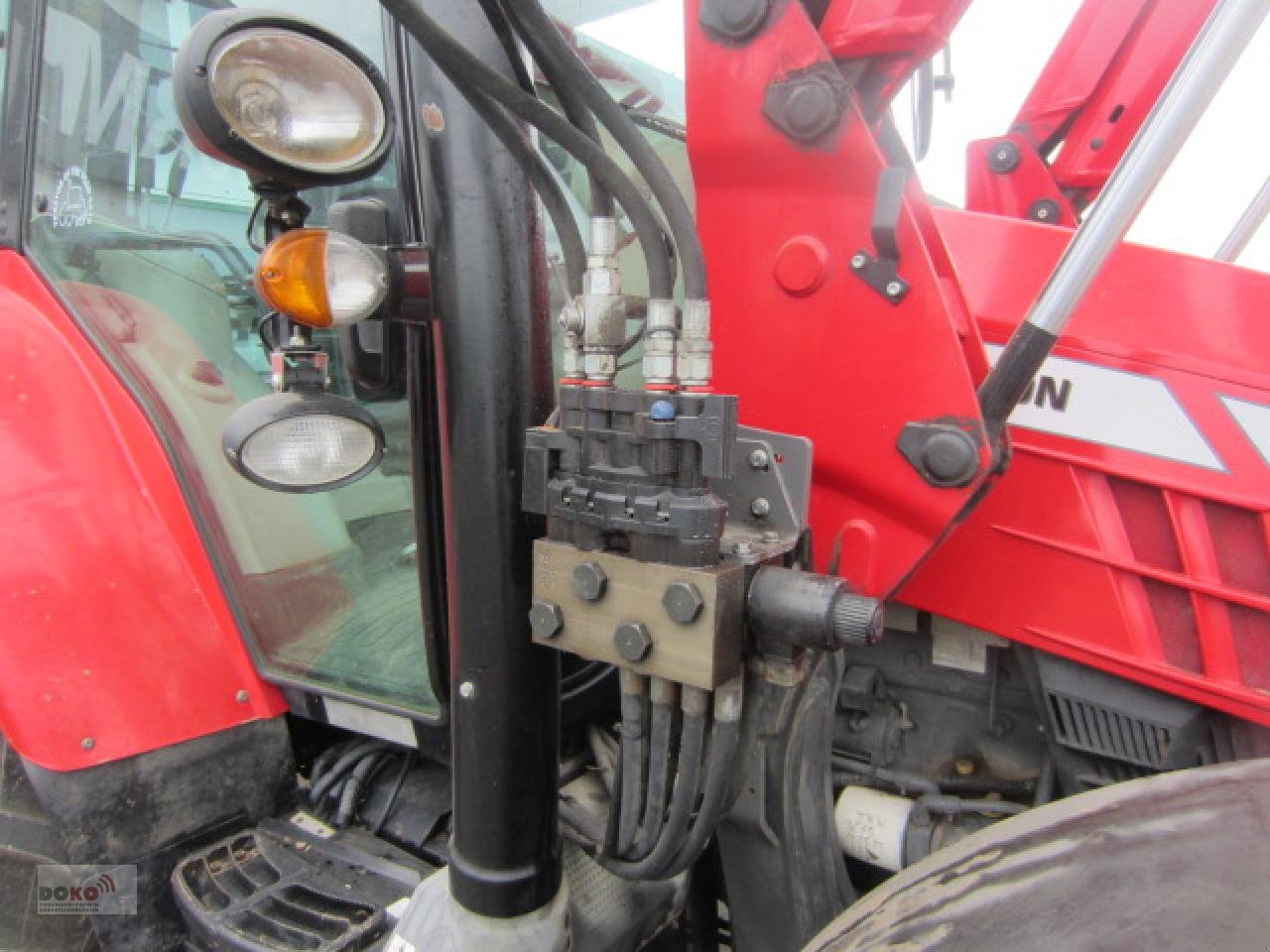 Traktor типа Massey Ferguson 5711SL D4 Efficient, Gebrauchtmaschine в Schoenberg (Фотография 10)