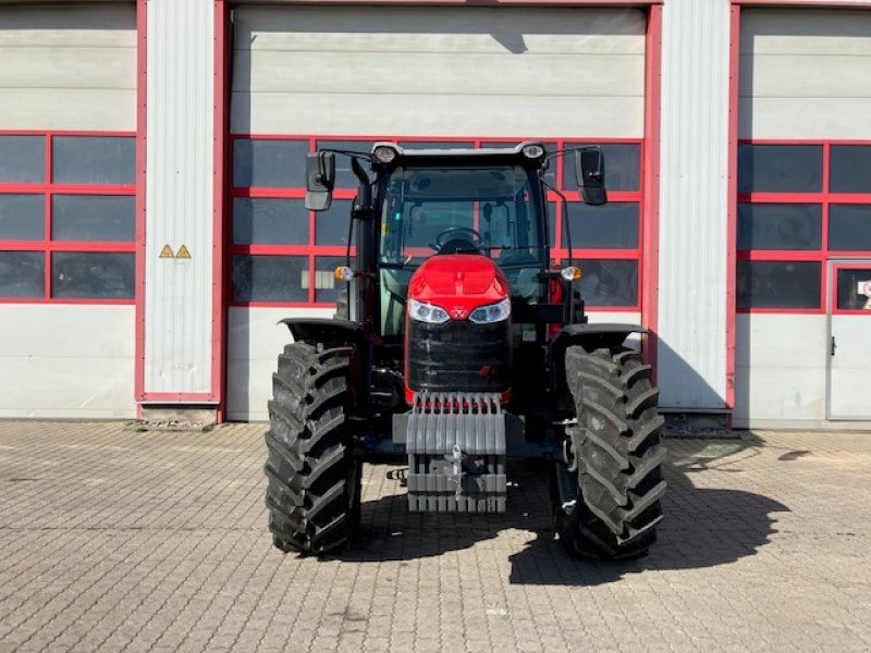 Traktor van het type Massey Ferguson 5712 M 4WD Cab Essential, Neumaschine in Aschara (Foto 3)