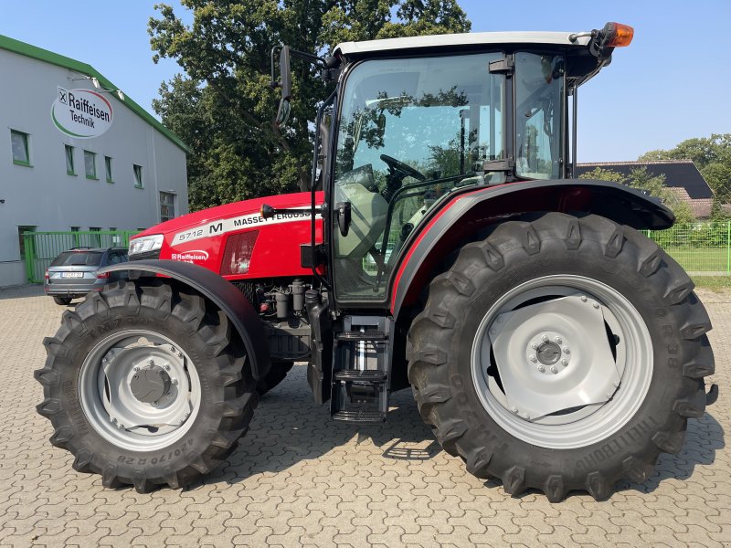 Traktor del tipo Massey Ferguson 5712M 4WD Cab Essential, Gebrauchtmaschine en Voitze (Imagen 1)