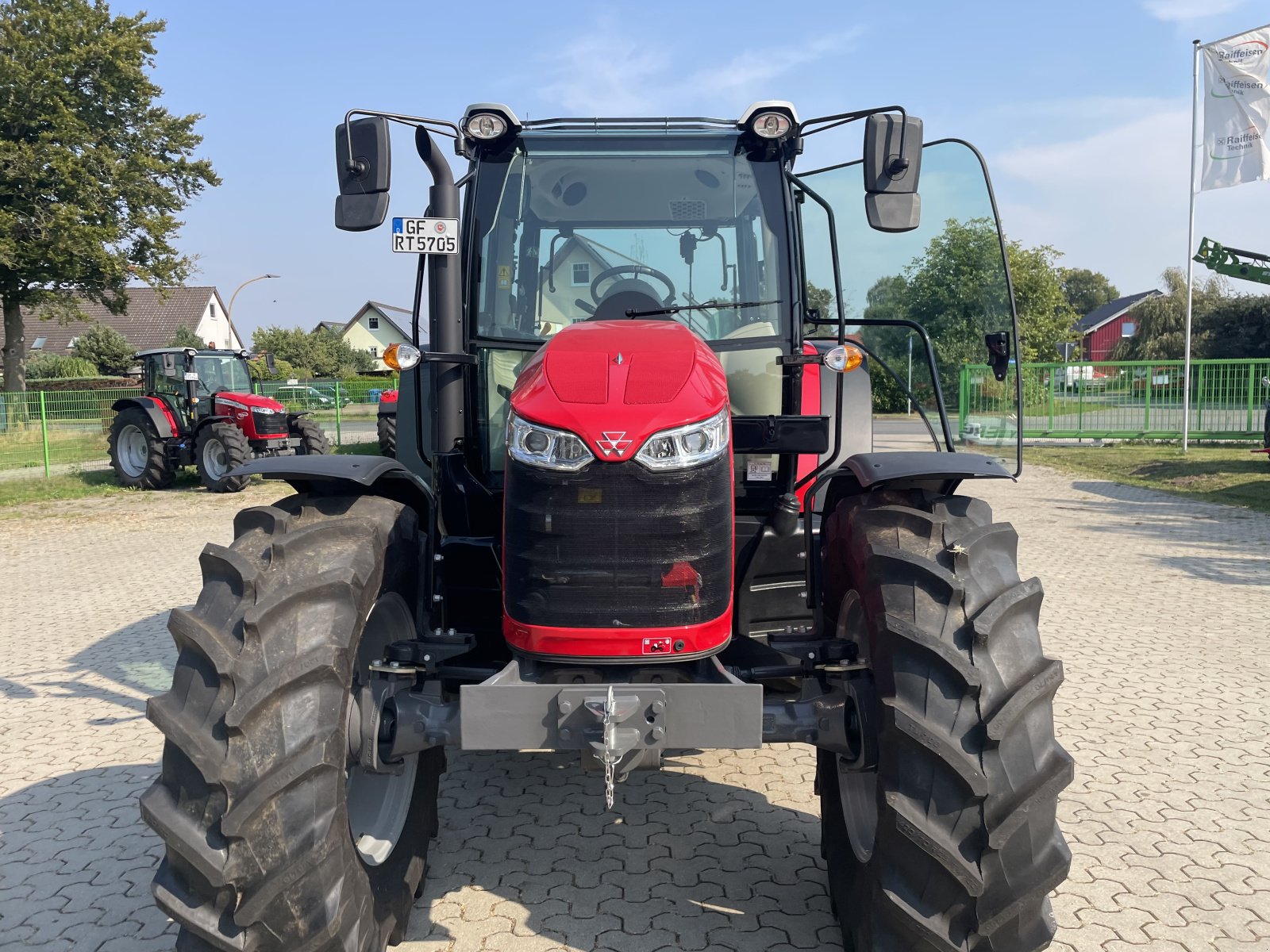 Traktor du type Massey Ferguson 5712M 4WD Cab Essential, Gebrauchtmaschine en Voitze (Photo 5)