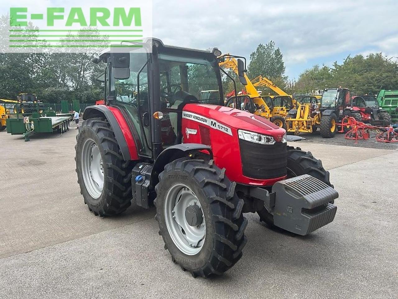 Traktor of the type Massey Ferguson 5712m, Gebrauchtmaschine in SHREWSBURRY (Picture 3)