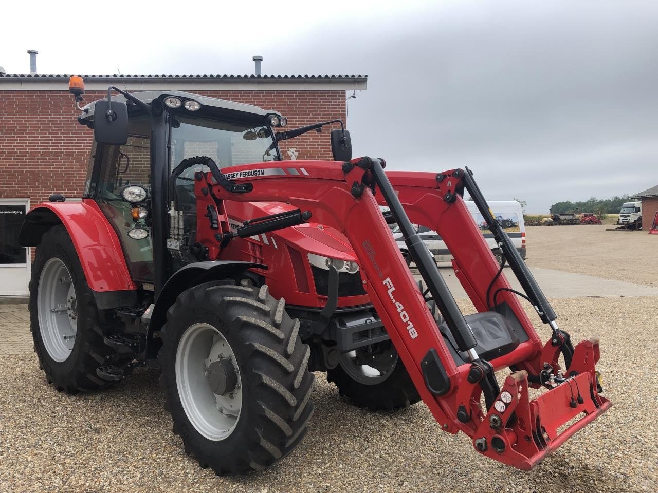 Traktor Türe ait Massey Ferguson 5712S DYNA 4, Gebrauchtmaschine içinde Videbæk (resim 2)