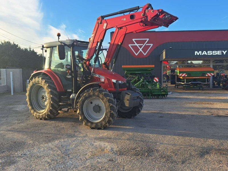 Traktor типа Massey Ferguson 5712S, Gebrauchtmaschine в UCHAUD (Фотография 1)