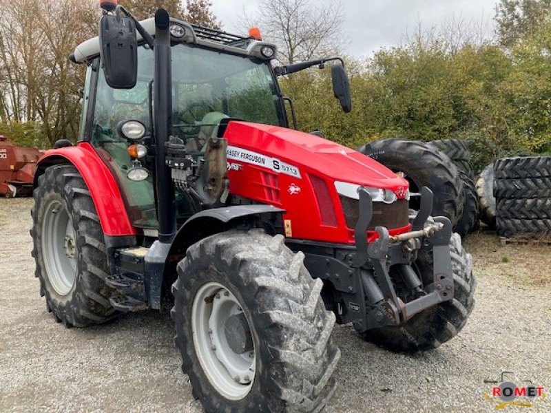 Traktor типа Massey Ferguson 5713 S D4 EF MR, Gebrauchtmaschine в Gennes sur glaize (Фотография 1)