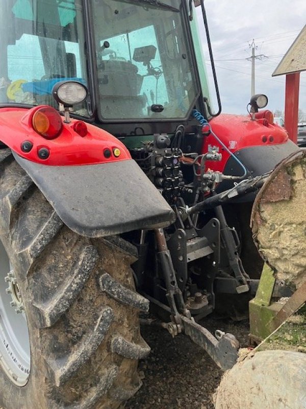 Traktor des Typs Massey Ferguson 5713 S D4 EF MR, Gebrauchtmaschine in Gennes sur glaize (Bild 10)