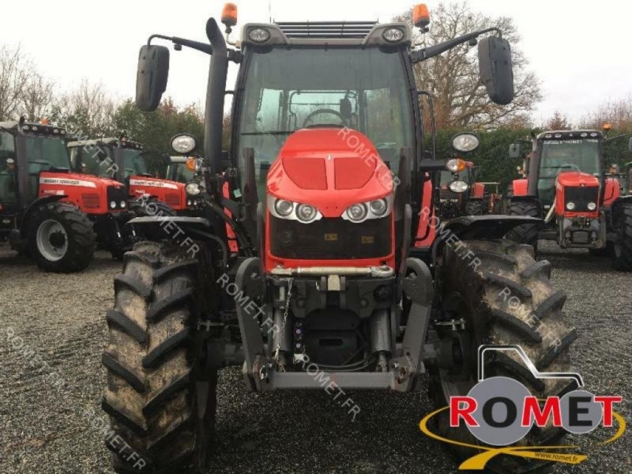 Traktor van het type Massey Ferguson 5713 s d4 ef mr, Gebrauchtmaschine in GENNES-SUR-GLAIZE (Foto 5)