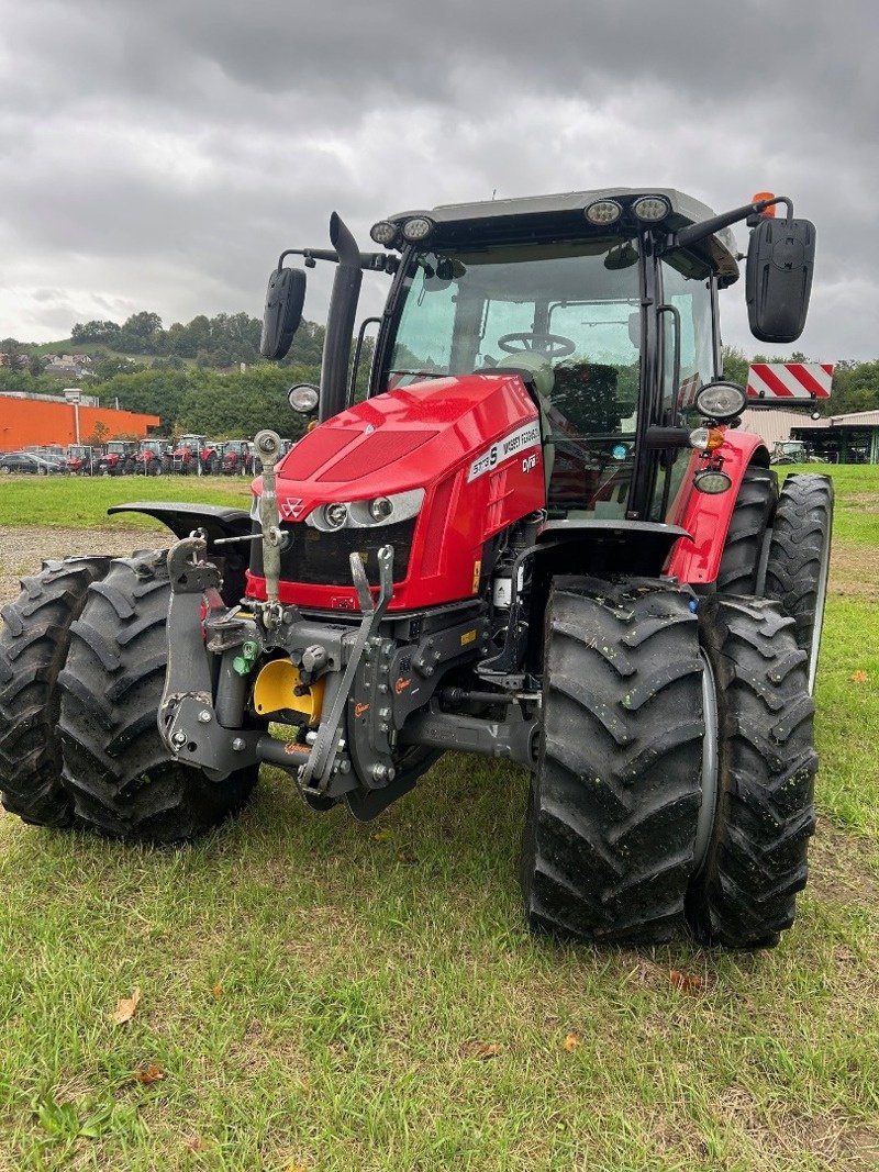 Traktor of the type Massey Ferguson 5713 S Dyna 6 Essential, Gebrauchtmaschine in Schaffhausen (Picture 1)