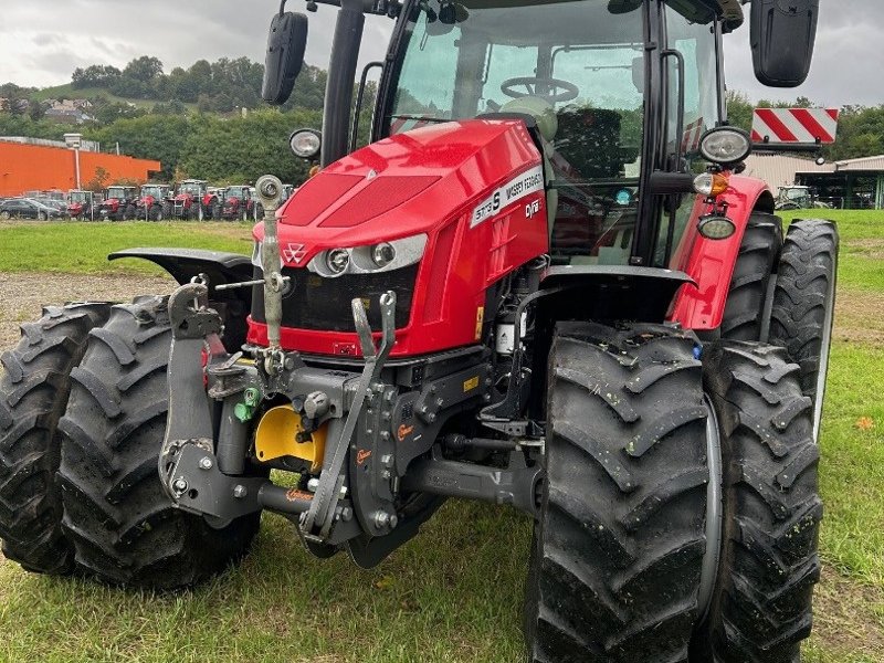 Traktor des Typs Massey Ferguson 5713 S Dyna 6 Essential, Gebrauchtmaschine in Schaffhausen