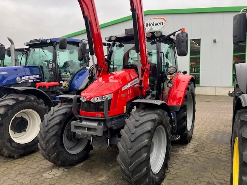 Traktor типа Massey Ferguson 5713 S Dyna 6, Gebrauchtmaschine в Preetz