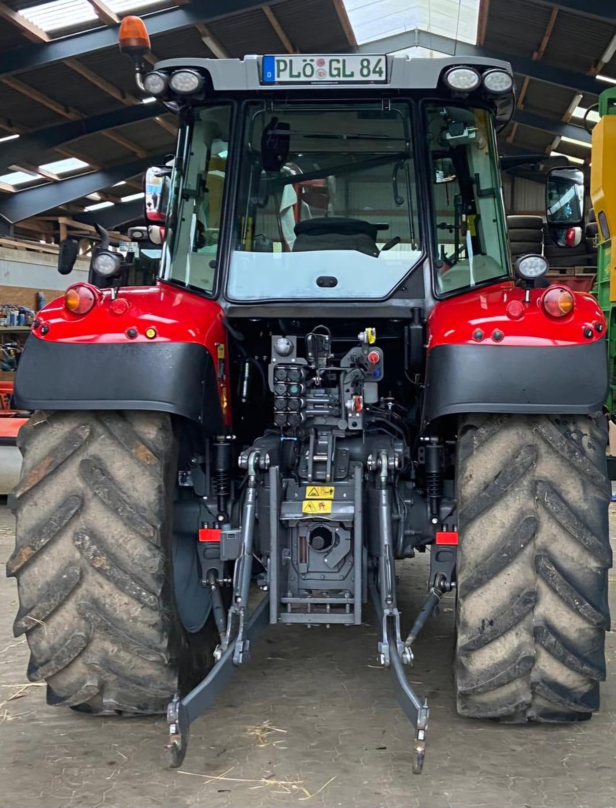 Traktor des Typs Massey Ferguson 5713 S Dyna-6, Gebrauchtmaschine in Schwentinental (Bild 6)