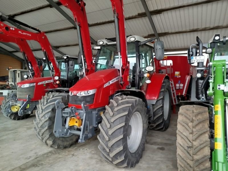 Traktor of the type Massey Ferguson 5713 S EFFICIENT, Gebrauchtmaschine in Wald (Picture 1)