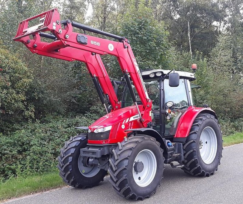 Traktor of the type Massey Ferguson 5713 SL, Gebrauchtmaschine in Itterbeck (Picture 1)