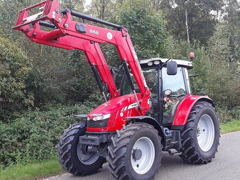 Traktor van het type Massey Ferguson 5713 SL, Gebrauchtmaschine in Itterbeck