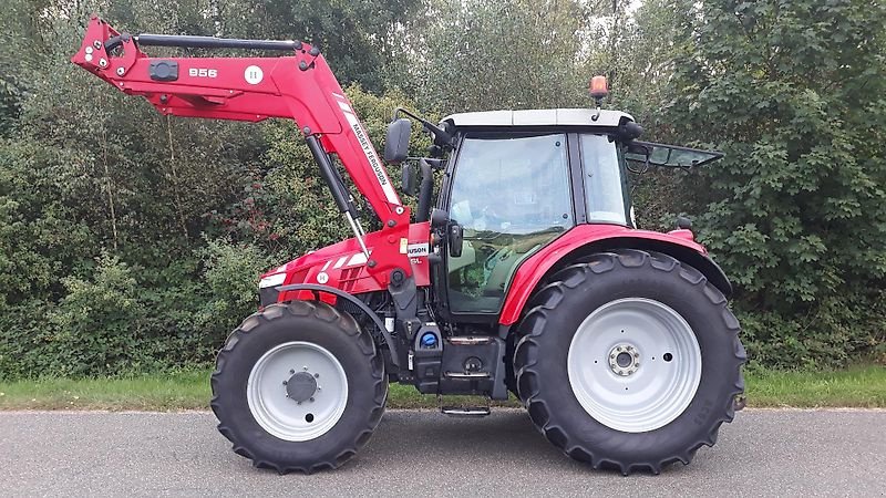 Traktor of the type Massey Ferguson 5713 SL, Gebrauchtmaschine in Itterbeck (Picture 2)